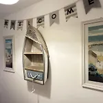Arthurs Escape - Part Of The The Bay Village With Pool, Gym And Direct Access, Pub, Restaurant, Tennis And Meadows Walks