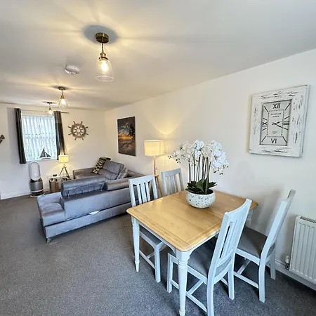 Arthurs Escape - Part Of The The Bay Village With Pool, Gym And Direct Access, Pub, Restaurant, Tennis And Meadows Walks 펜션