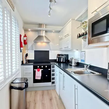 Arthurs Escape - Part Of The The Bay Village With Pool, Gym And Direct Access, Pub, Restaurant, Tennis And Meadows Walks *