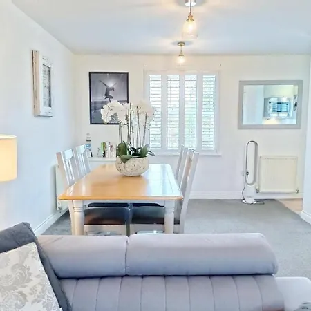 Arthurs Escape - Part Of The The Bay Village With Pool, Gym And Direct Access, Pub, Restaurant, Tennis And Meadows Walks Filey