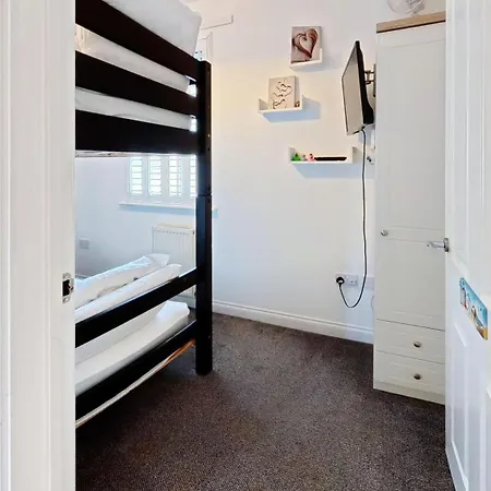 Arthurs Escape - Part Of The The Bay Village With Pool, Gym And Direct Access, Pub, Restaurant, Tennis And Meadows Walks * Filey